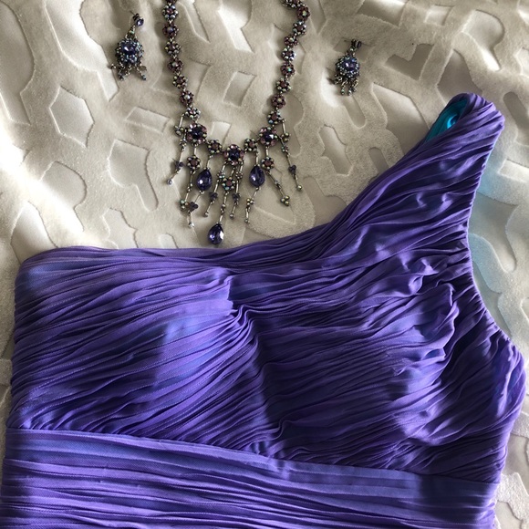 Jewelry - Picture 4 of 5